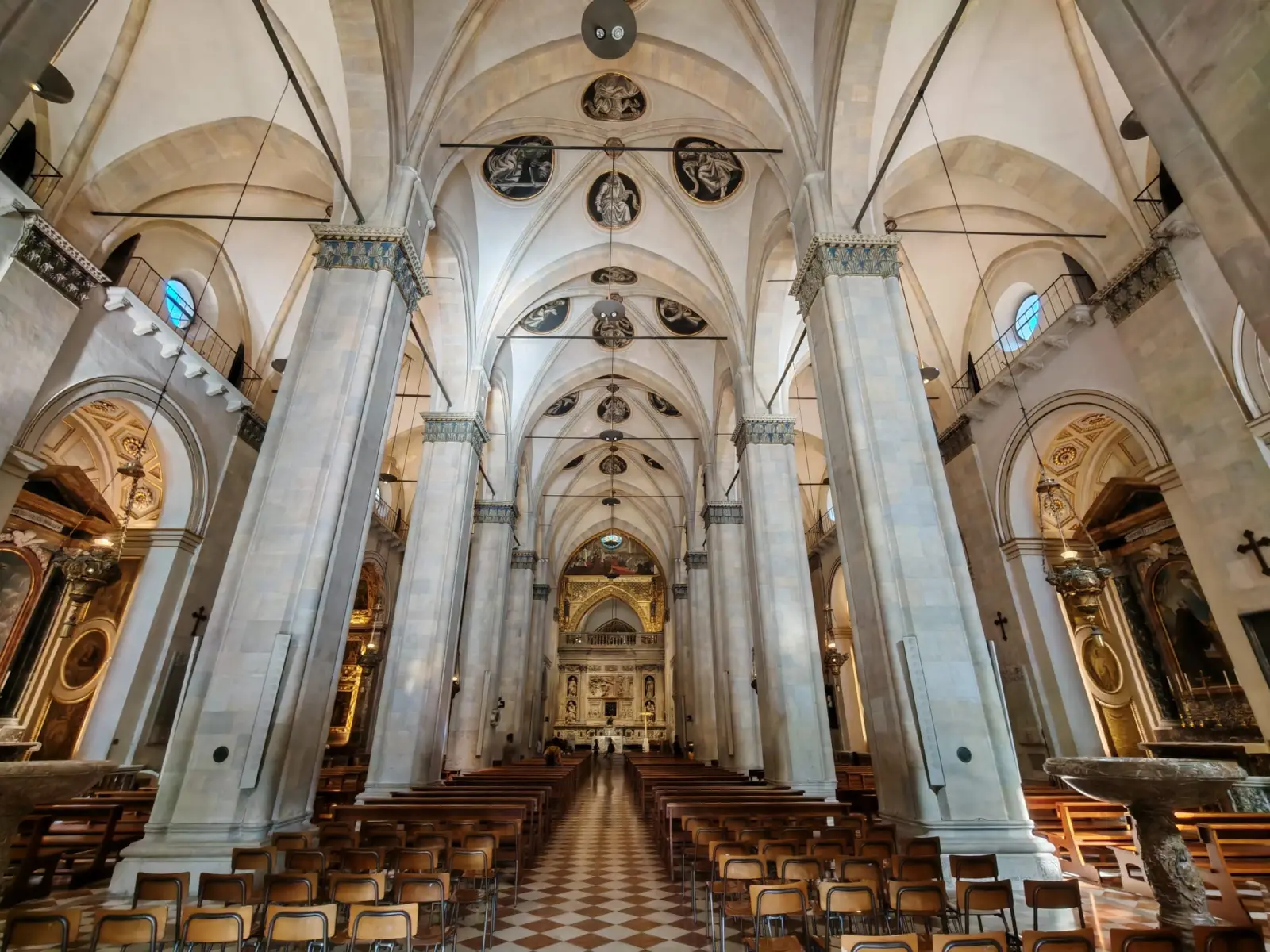 La navata della basilica di Loreto
