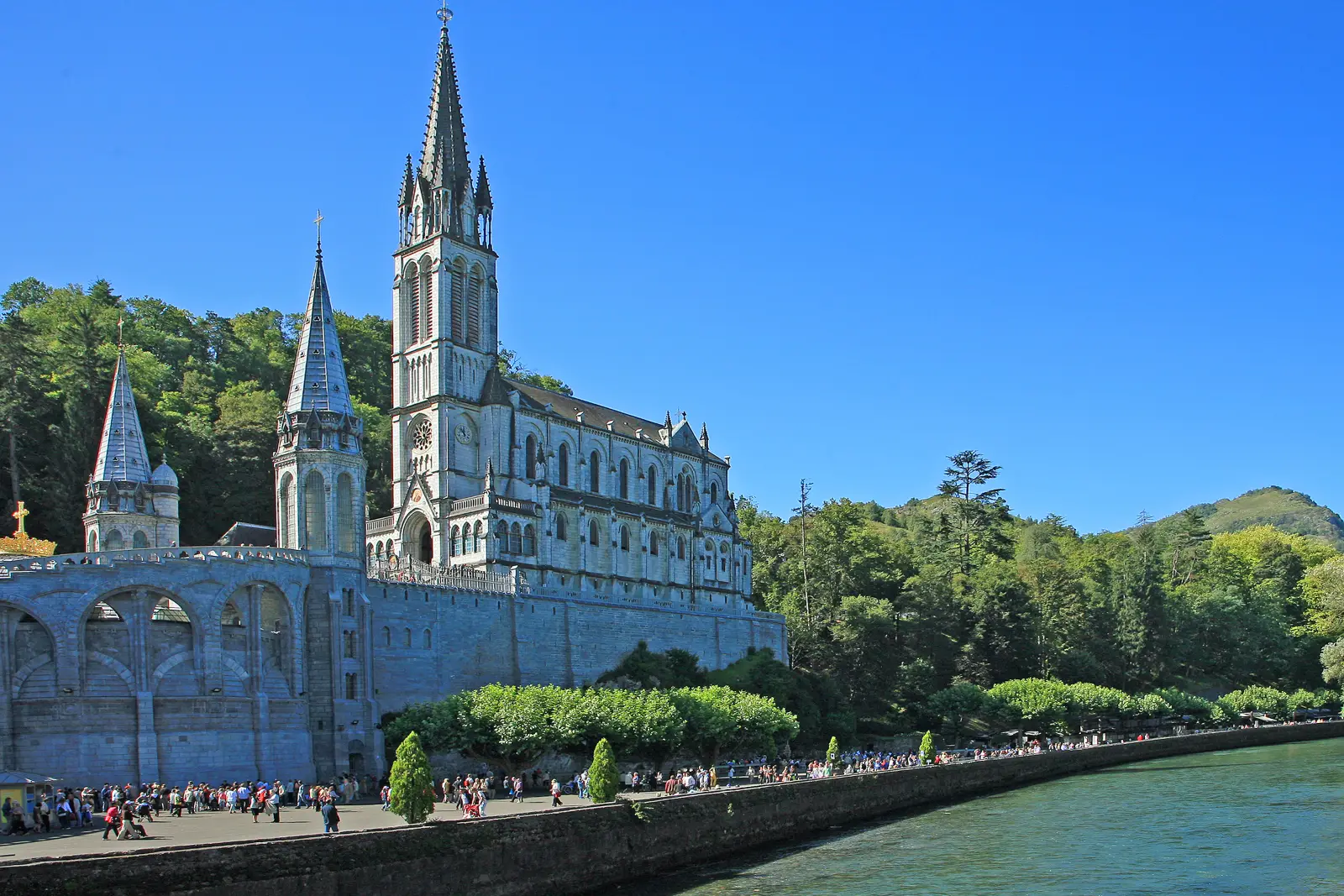 La basilica dell'Immacolata Concezione a Lourdes