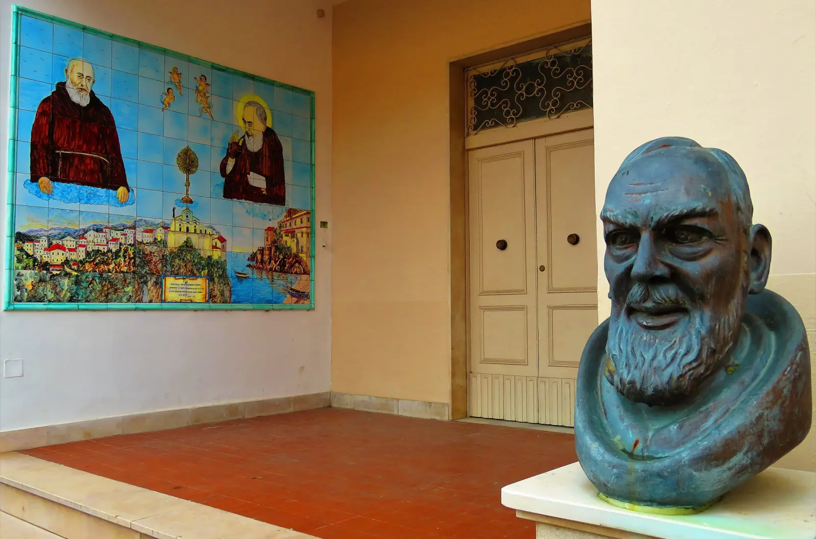 Busto in bronzo di Padre Pio a Pietrelcina